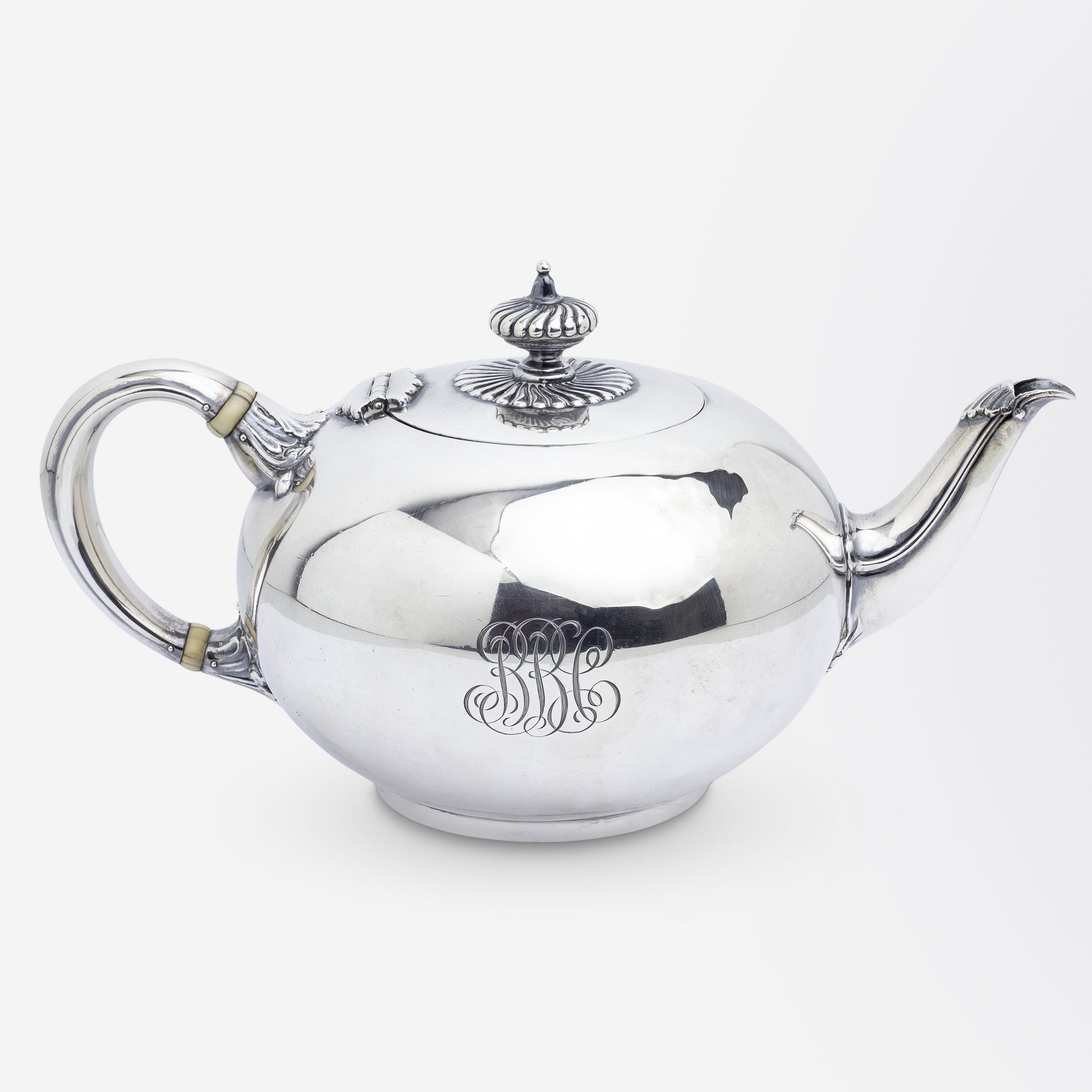 Service à thé et à café quatre pièces en argent massif de Tiffany &amp; Co.