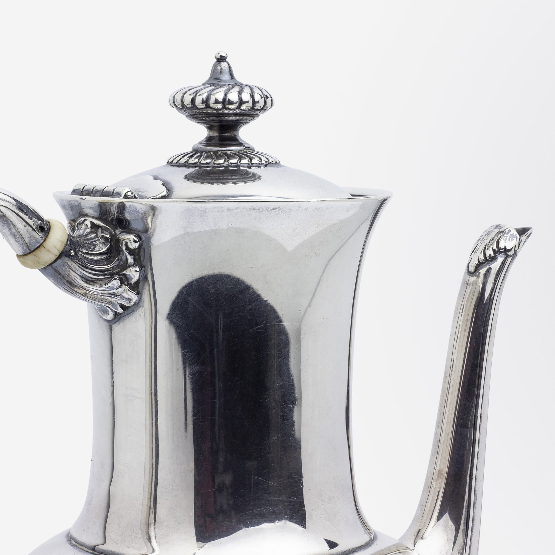 Service à thé et à café quatre pièces en argent massif de Tiffany &amp; Co.