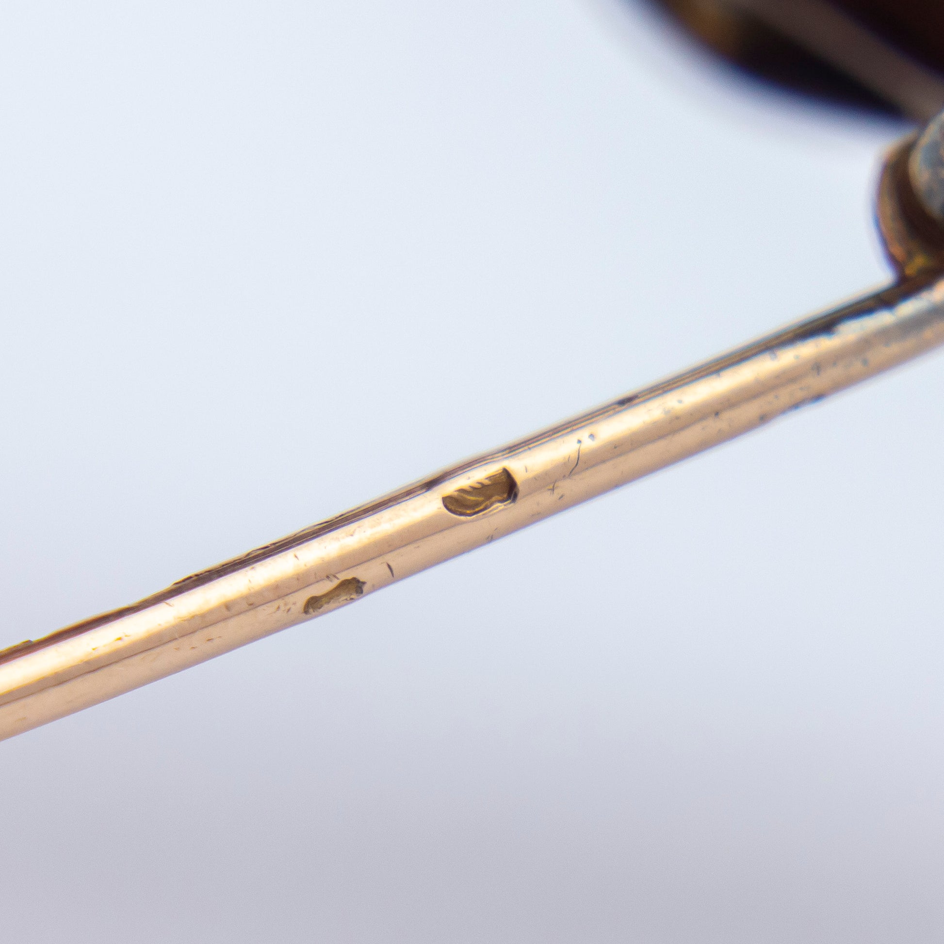 Broche trident antique en perle, diamant et saphir