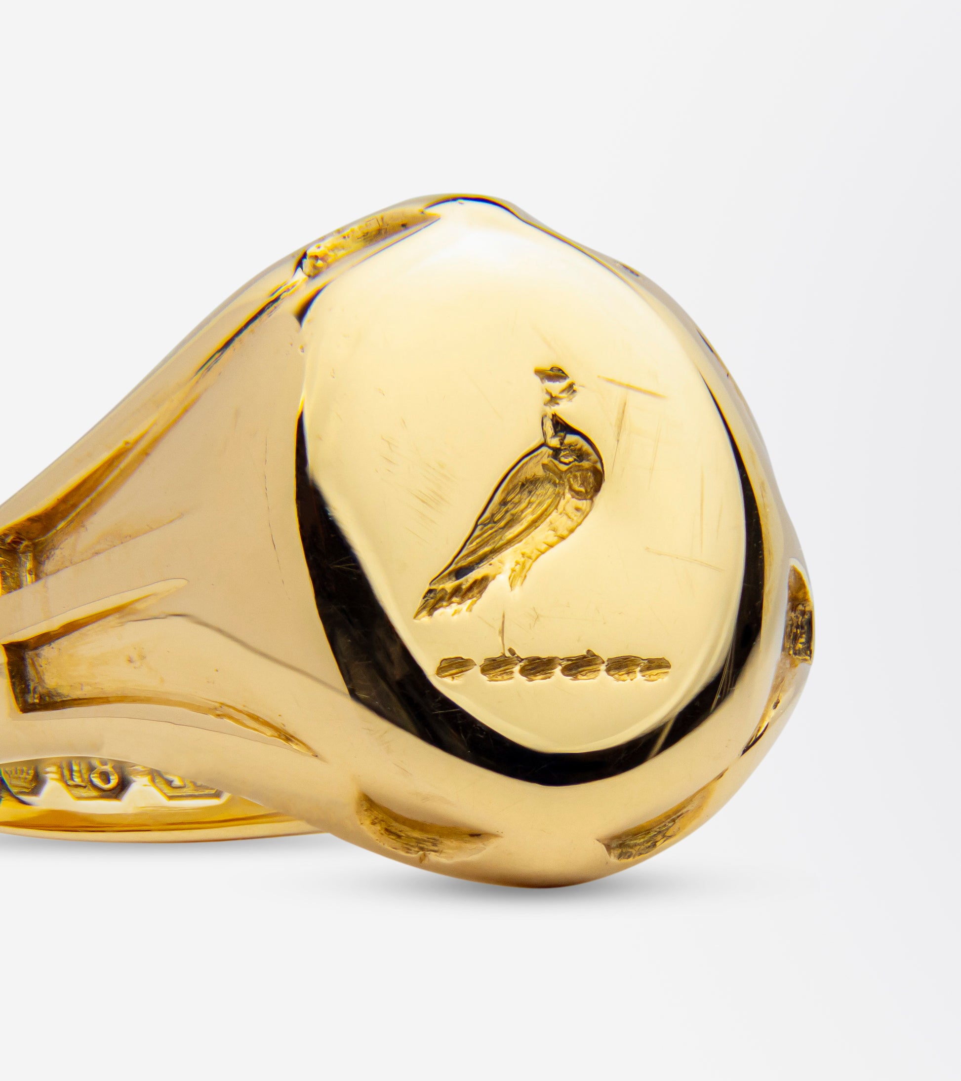Victorian Dove Signet Ring in 18kt Gold
