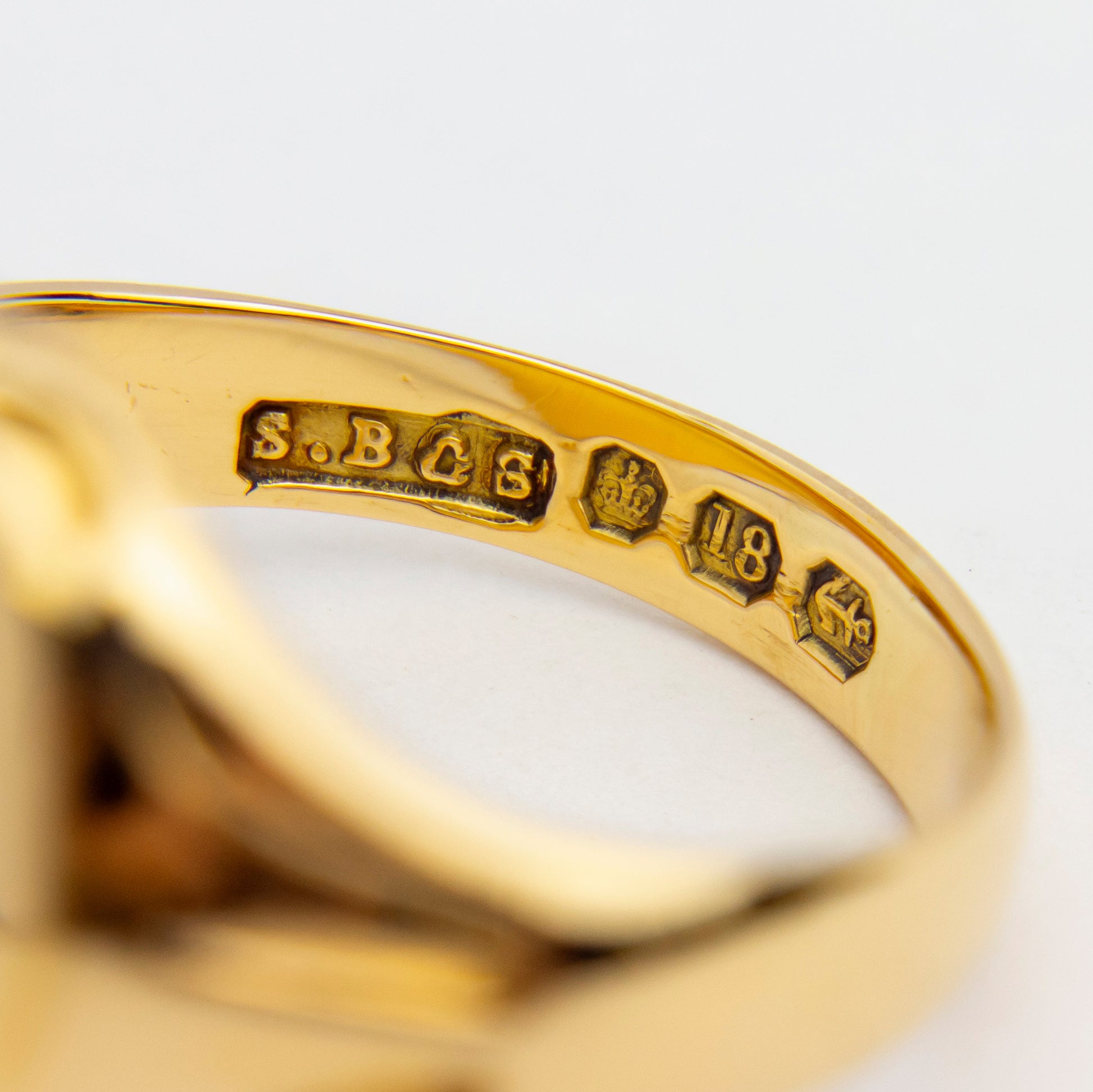 Victorian Dove Signet Ring in 18kt Gold