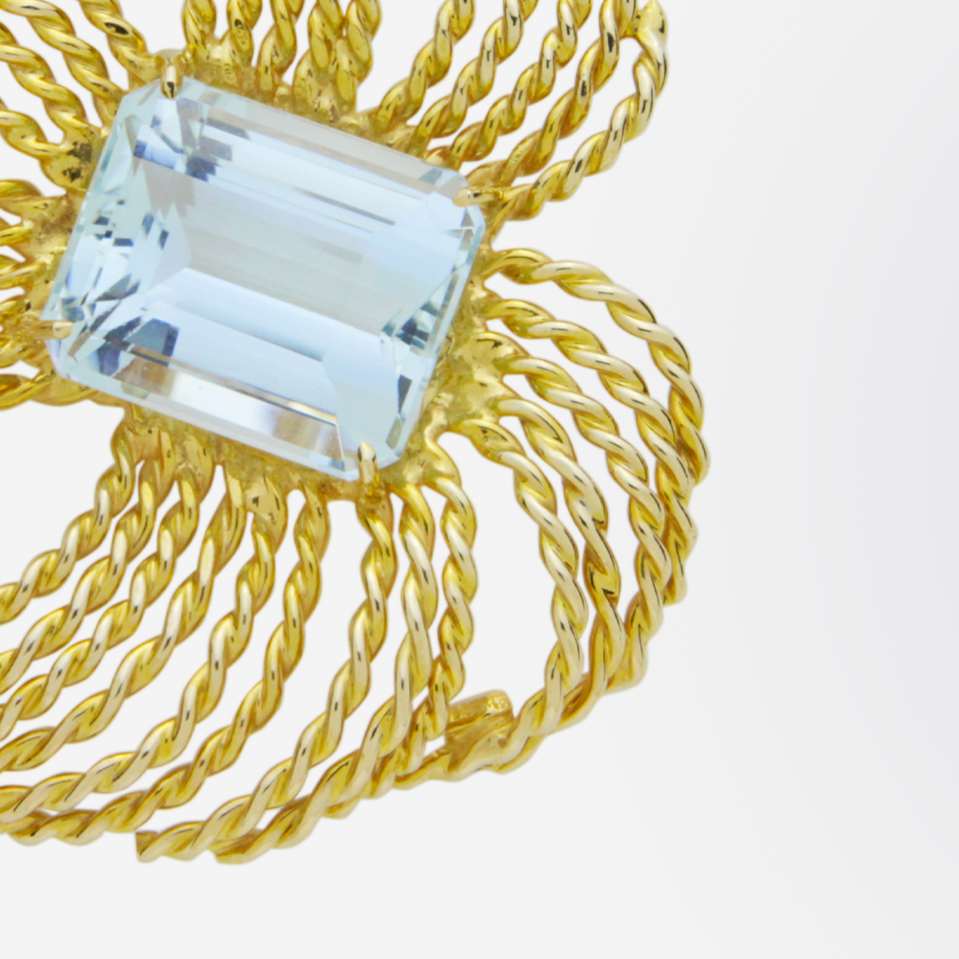 Retro Period, Gold and Aquamarine Brooch Pin