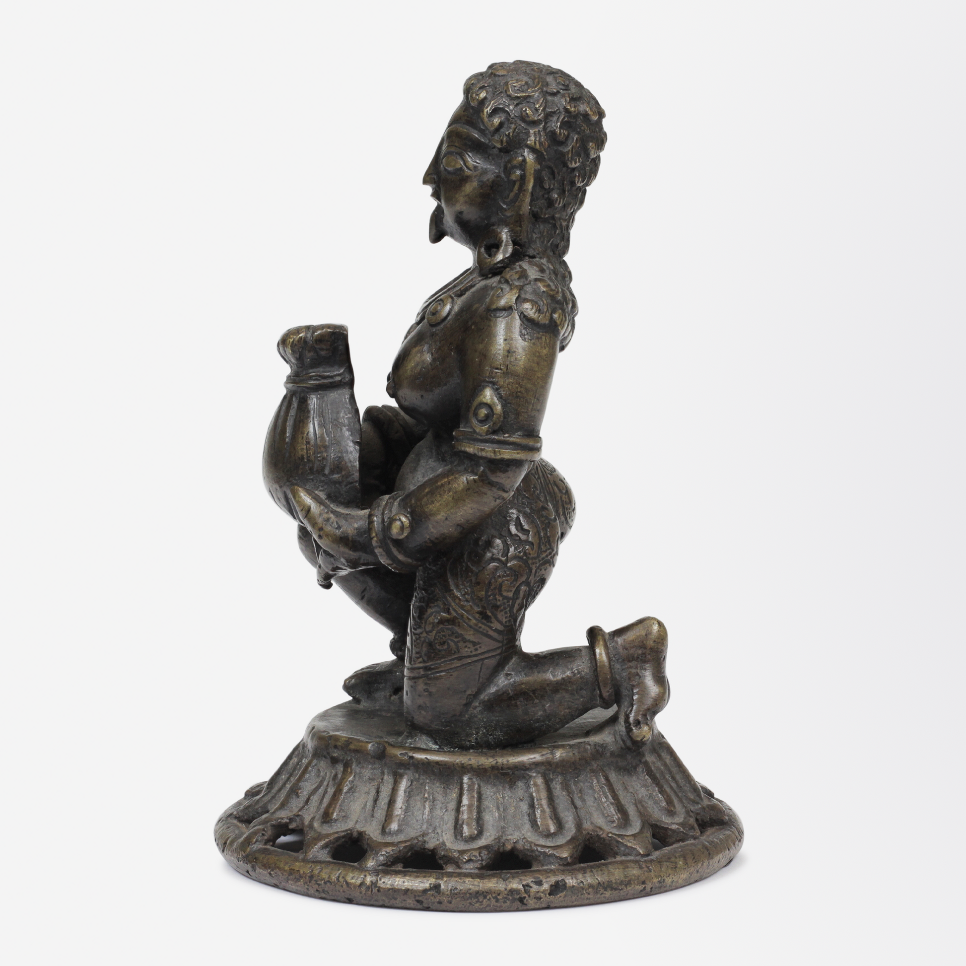 Statuette en bronze de Krishna, datant du XVIIe siècle, en Inde.