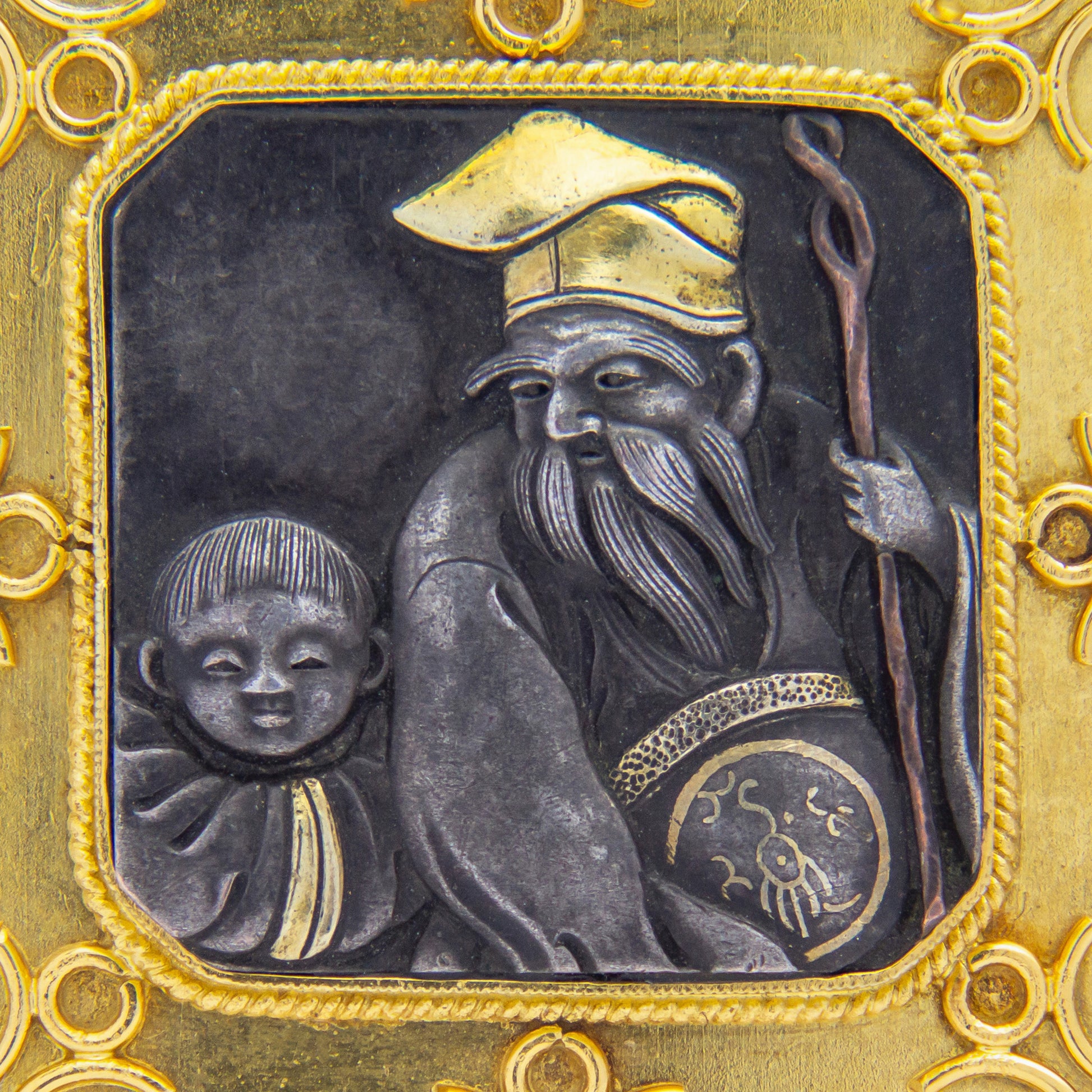 Castellani Brooch in 15kt Gold With Shakudo Plaque