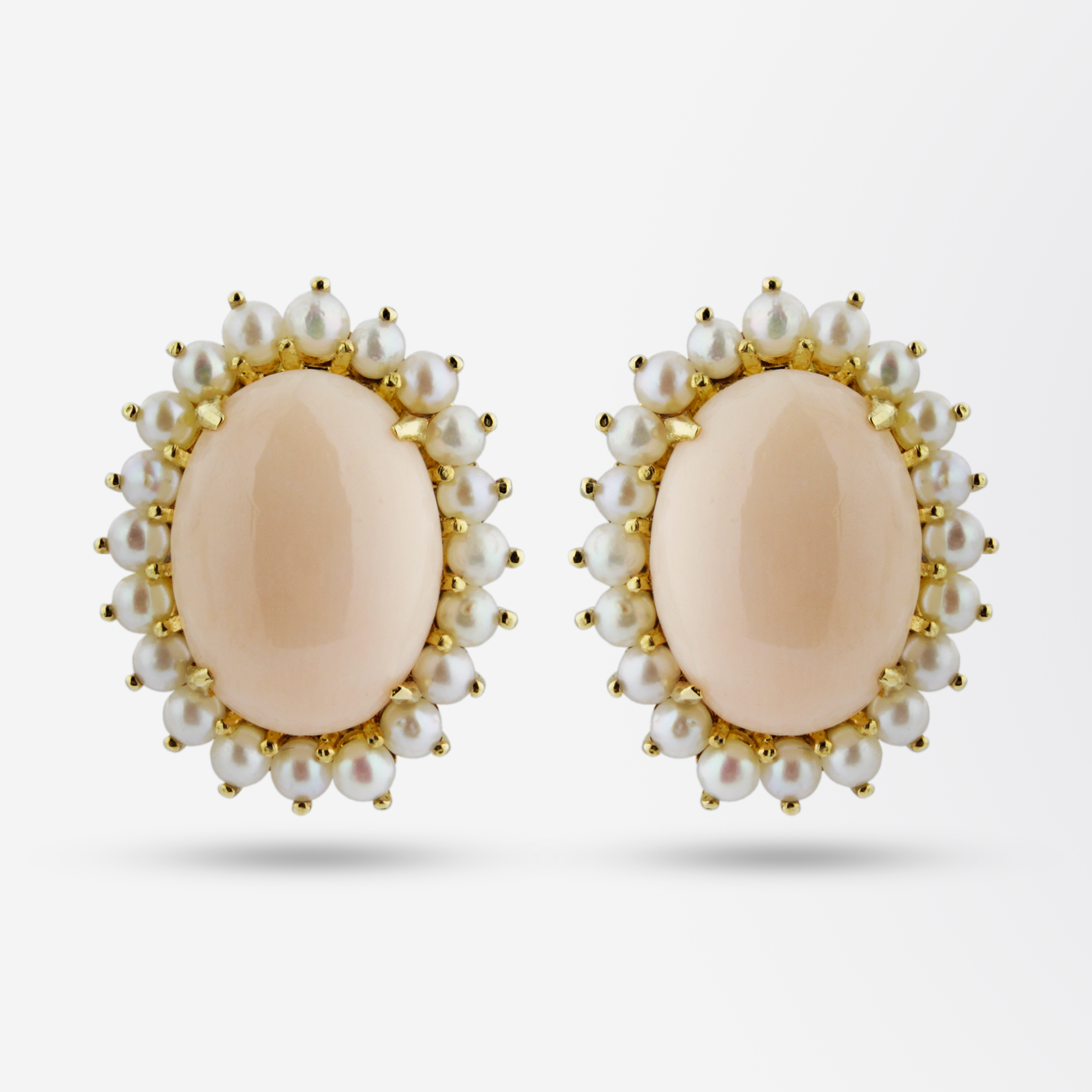 An 18kt Yellow Gold, Coral and Pearl Suite