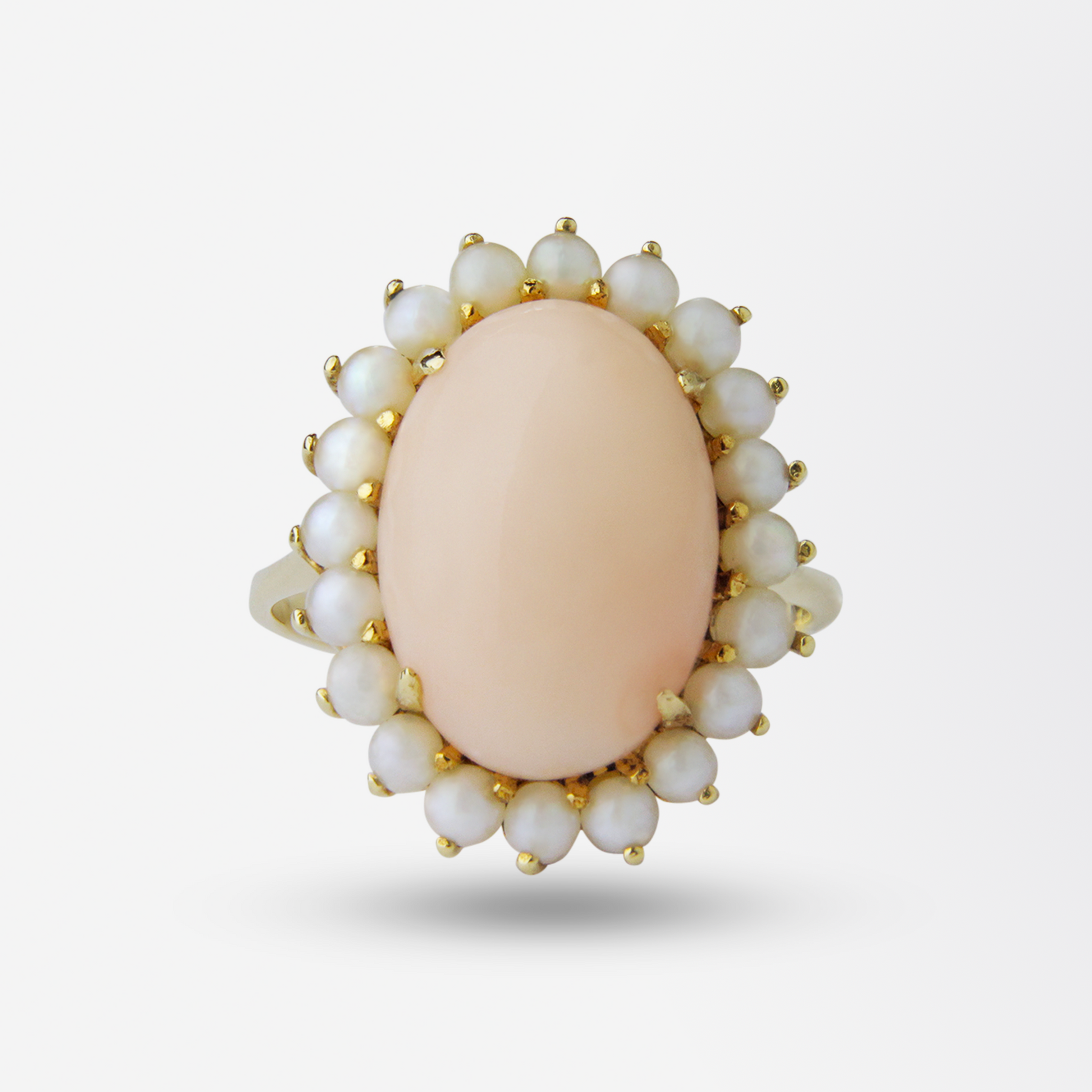 Une parure en or jaune 18 carats, corail et perles