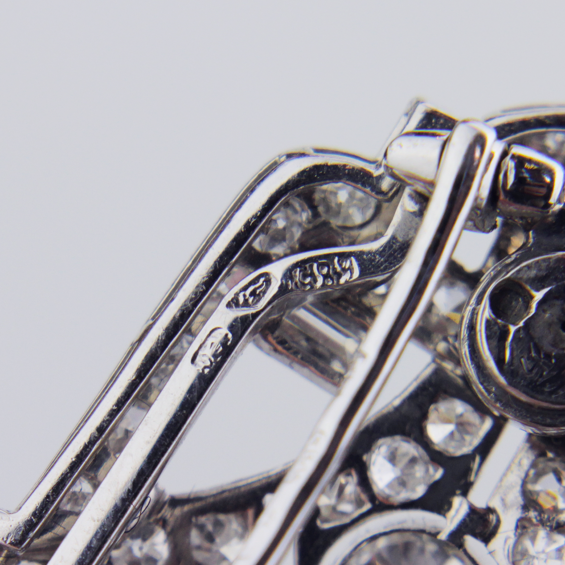 Broche Art Déco en platine et diamants