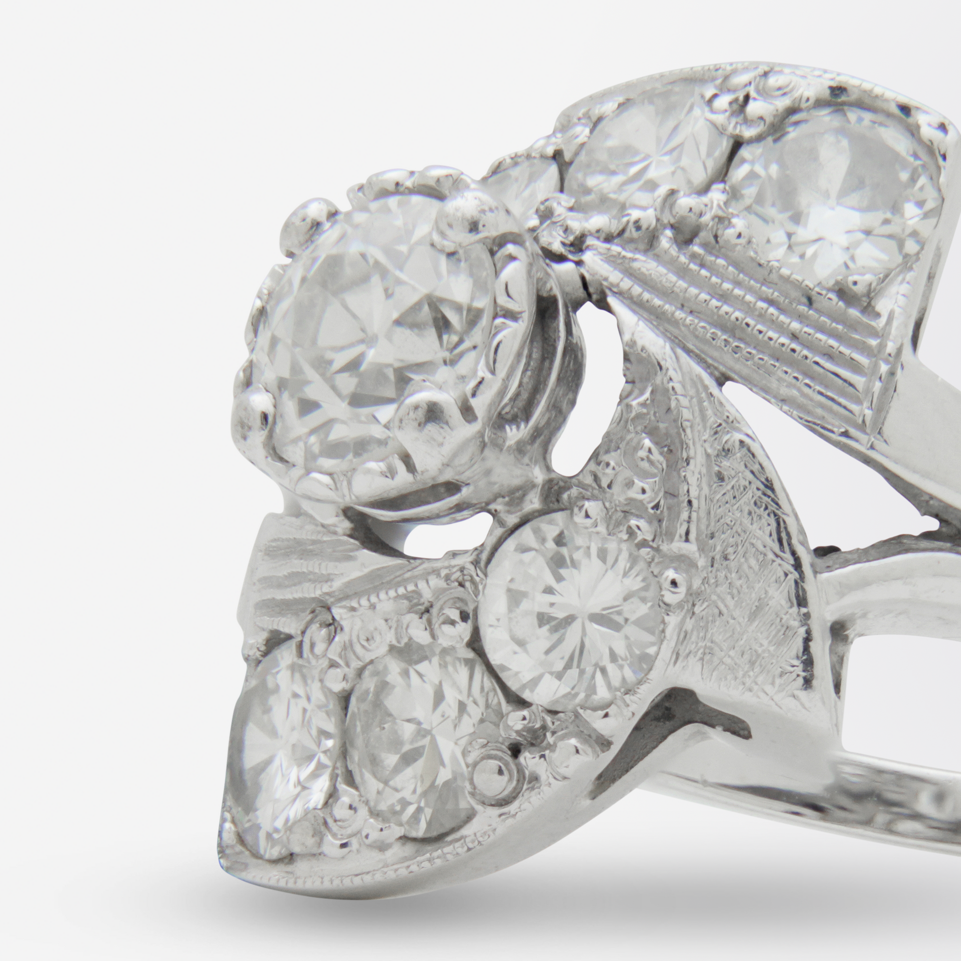 Bague Art Déco tardif en or blanc 14 carats et diamants