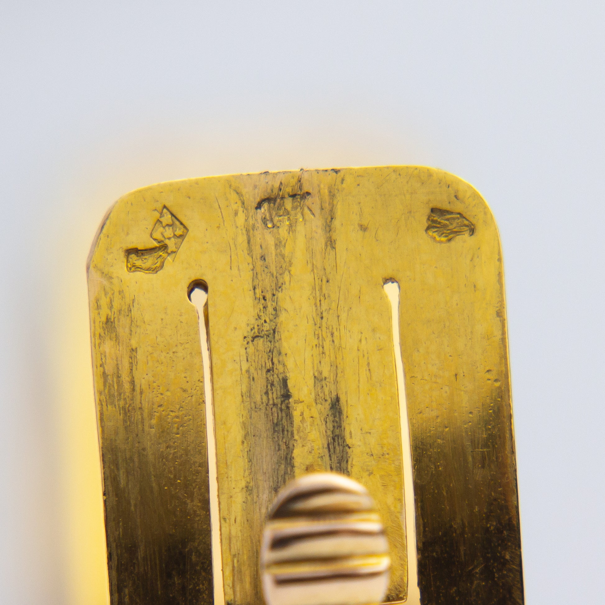 French 18kt Gold and Cabochon Emerald Bangle