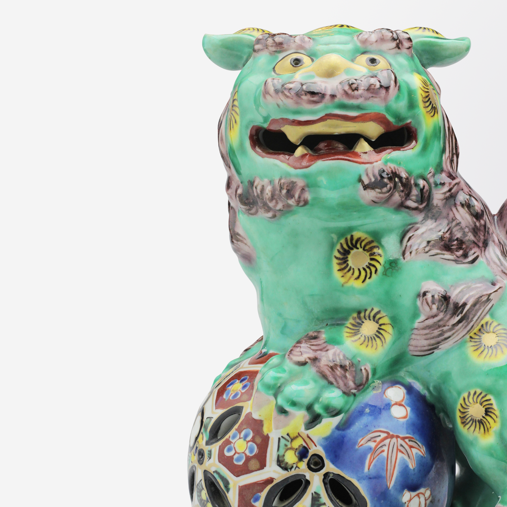 Paire de chiens Fô en porcelaine japonaise de l'époque Meiji « Kutani »