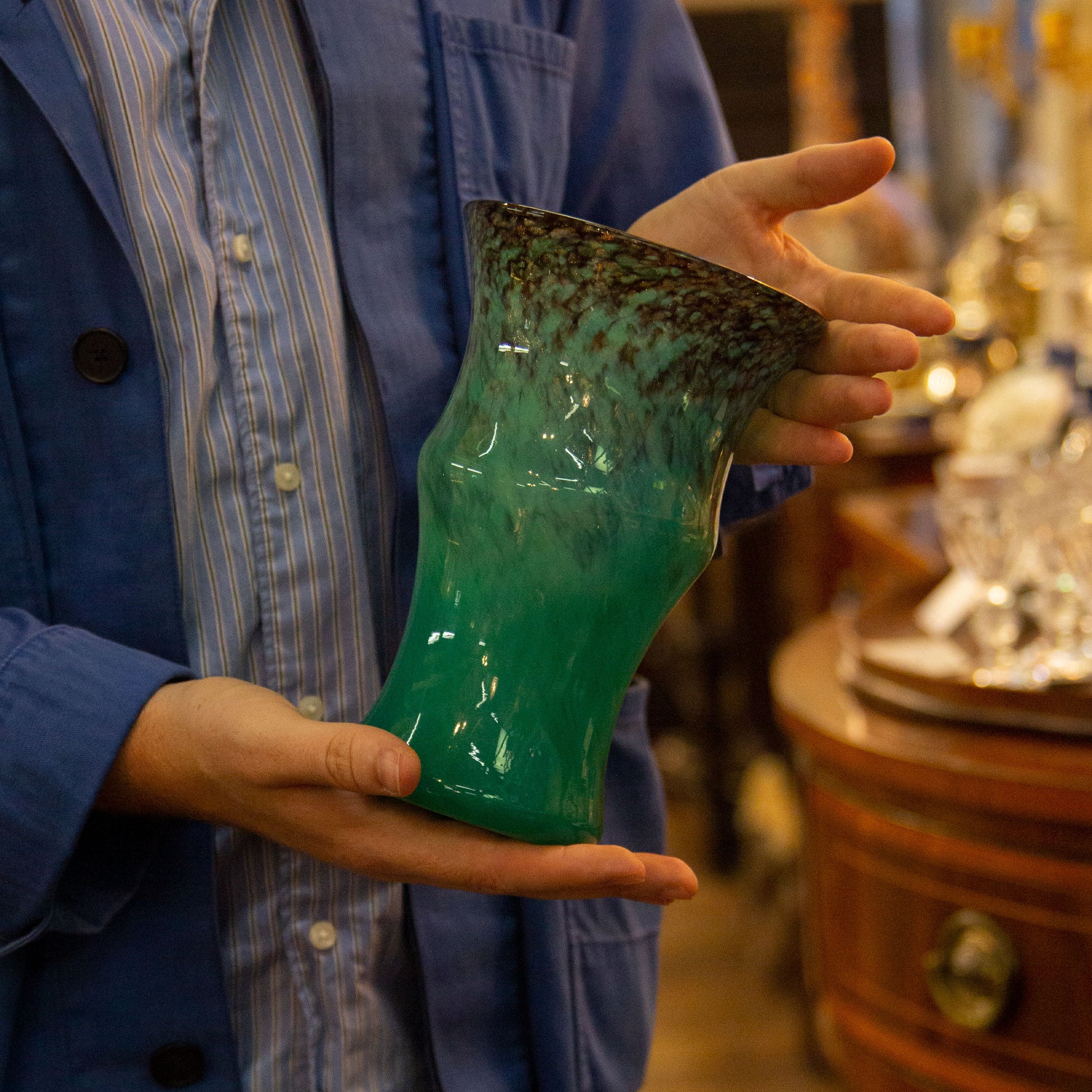 Vase Vasart en verre vert, noir et aventurine de Salvador Ysart