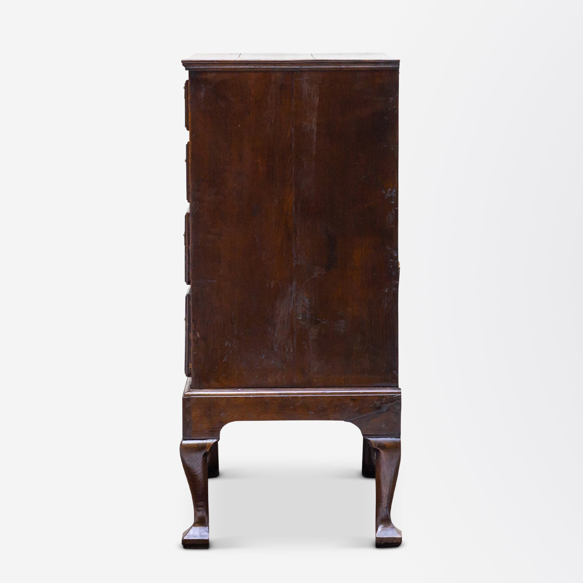 Commode en chêne anglais de style George II sur pied