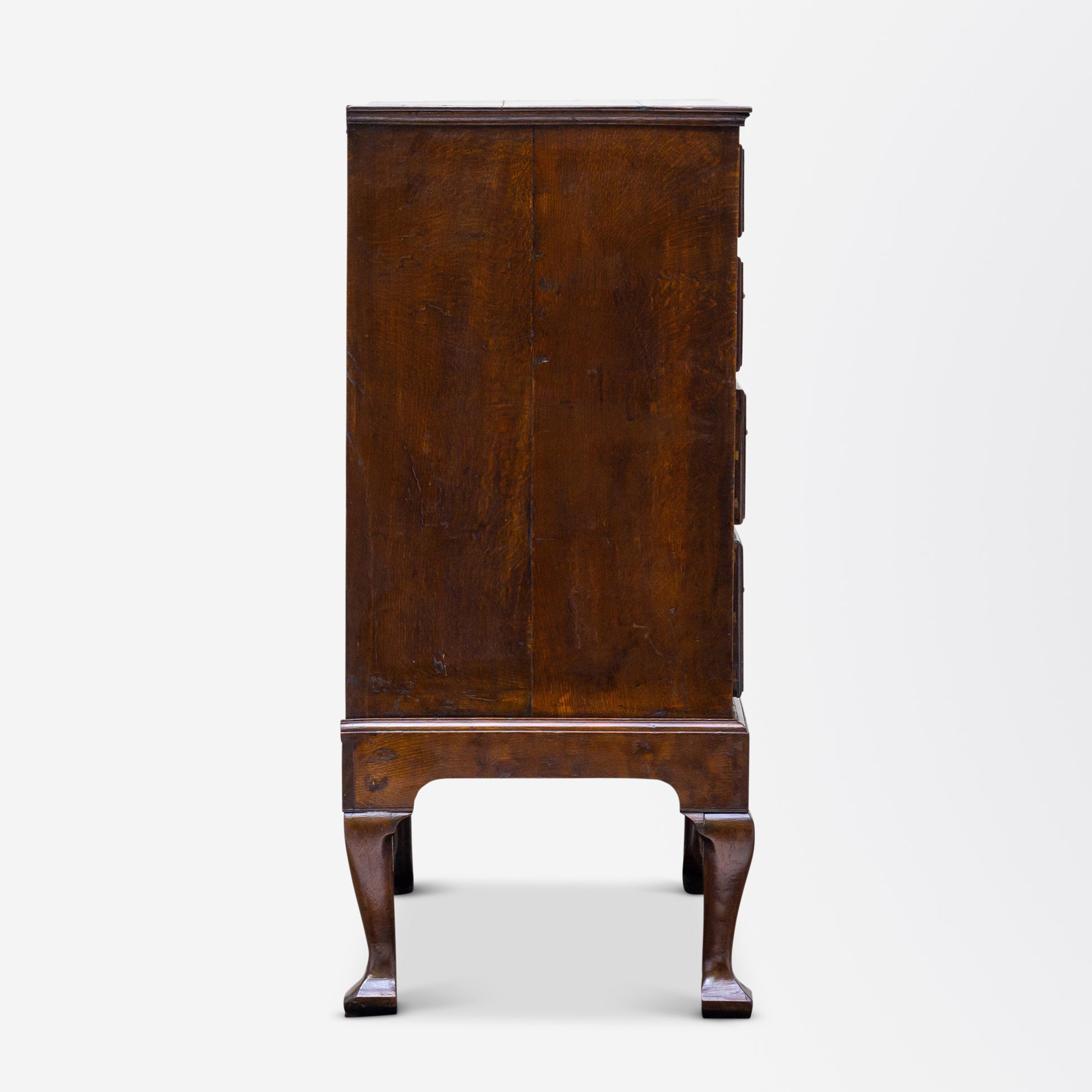 Commode en chêne anglais de style George II sur pied