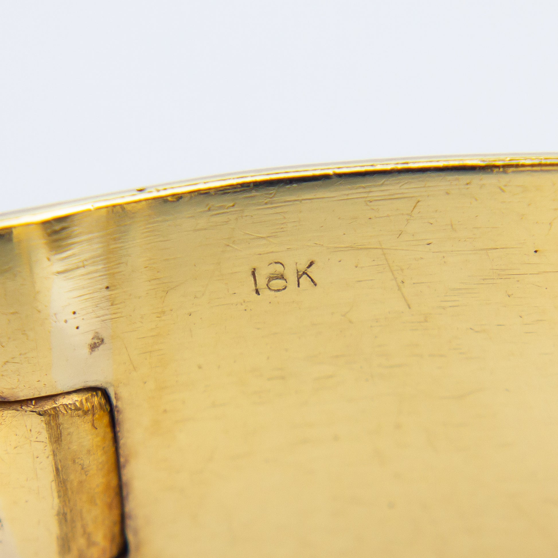 Heavy, 18kt Yellow Gold, Hinged Oval Bangle