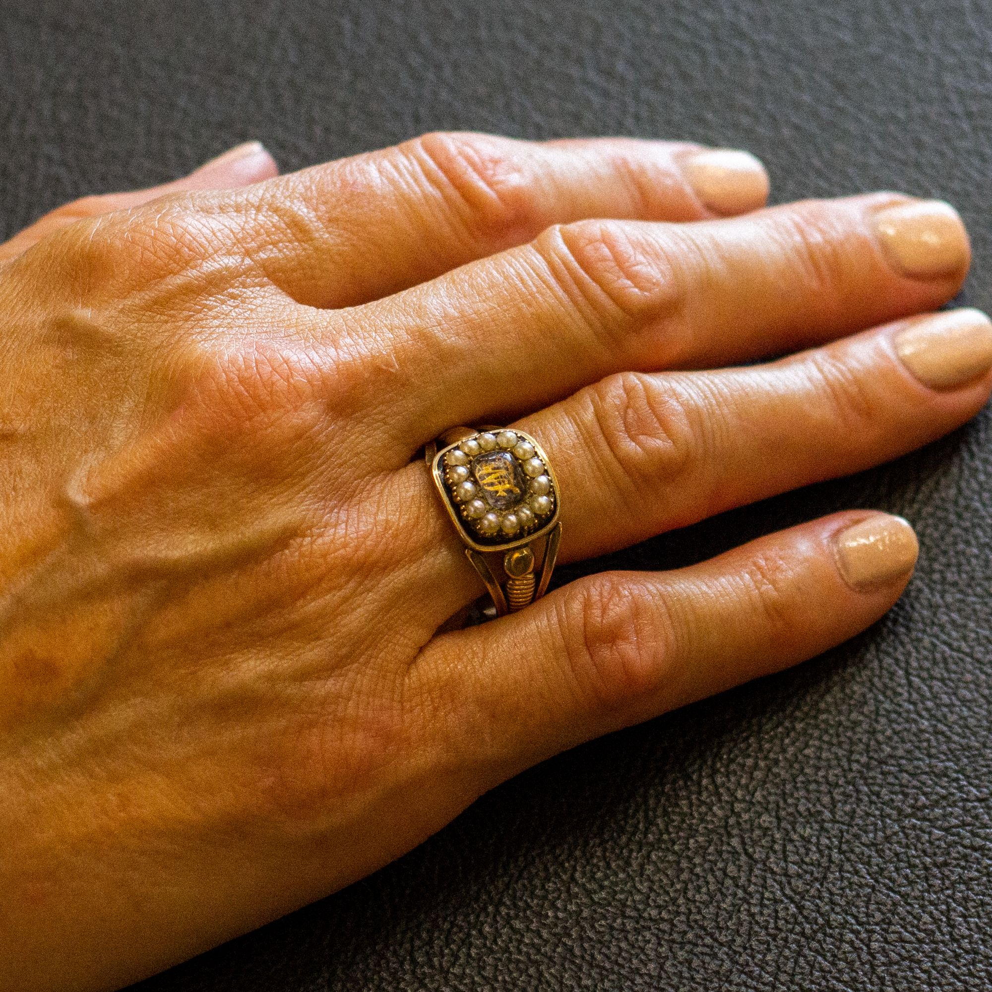 Gold 2025 mourning ring