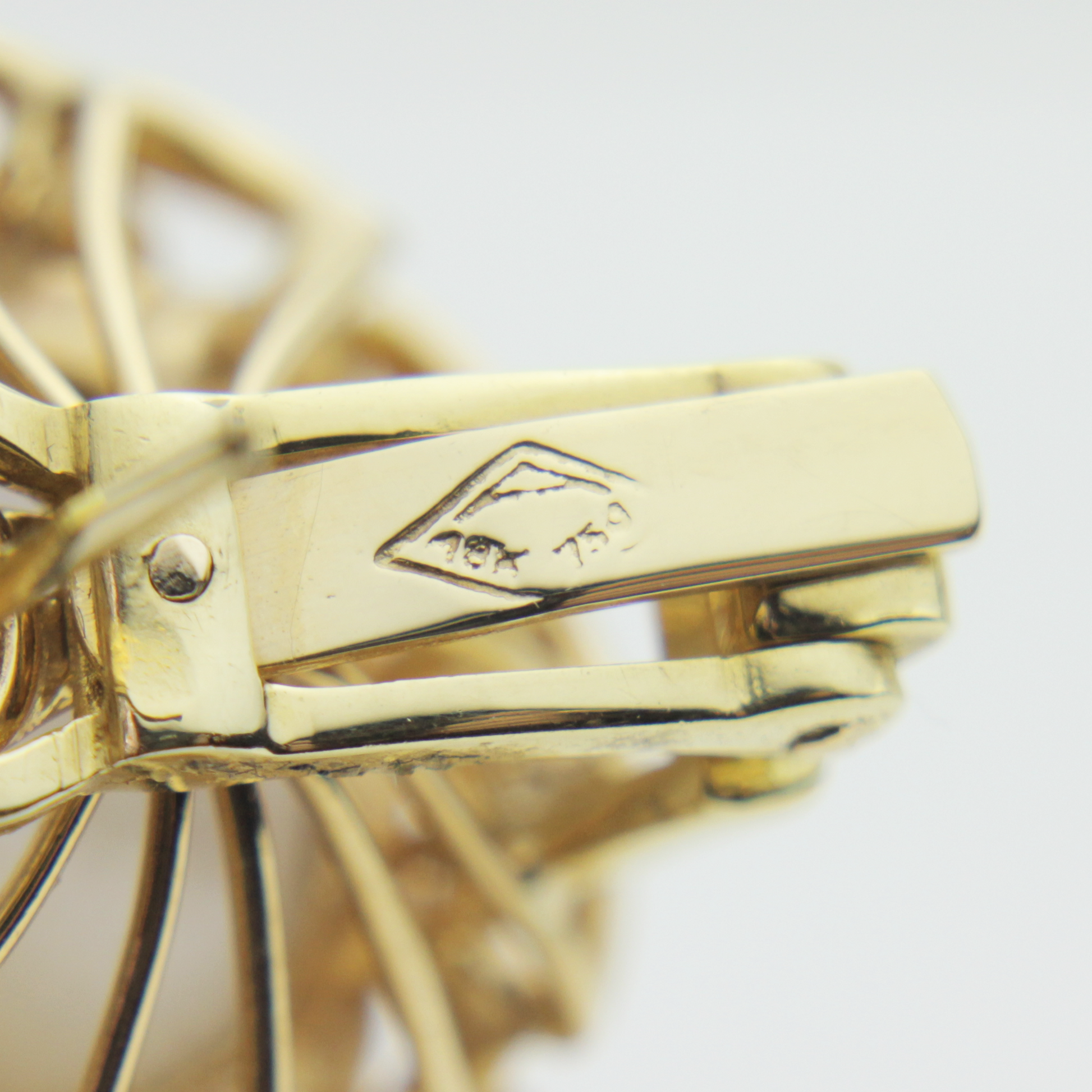 18kt Gold Mabe Pearl Earrings