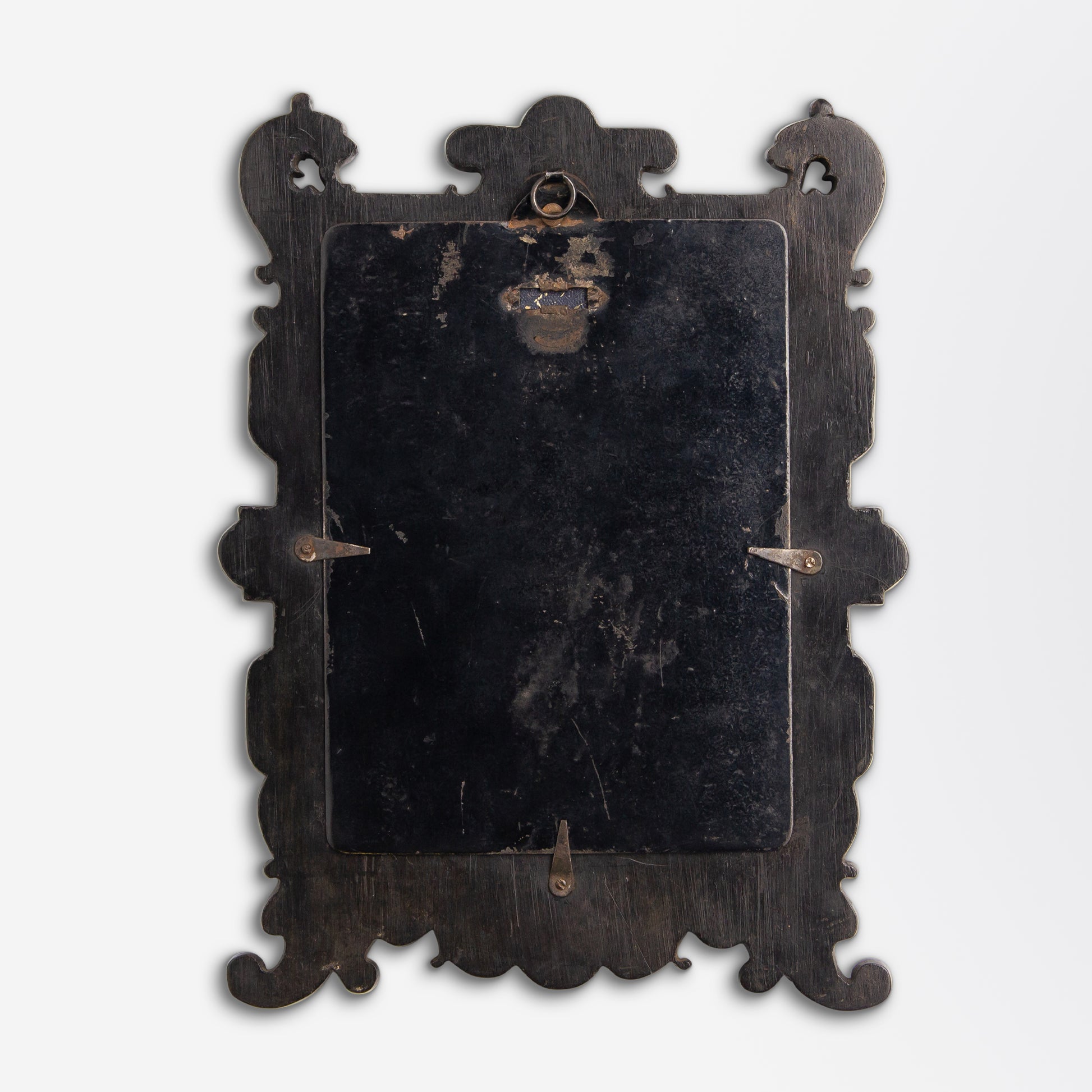 Portrait miniature d'une dame, XVIIIe siècle, dans un cadre en vulcanite d'origine.