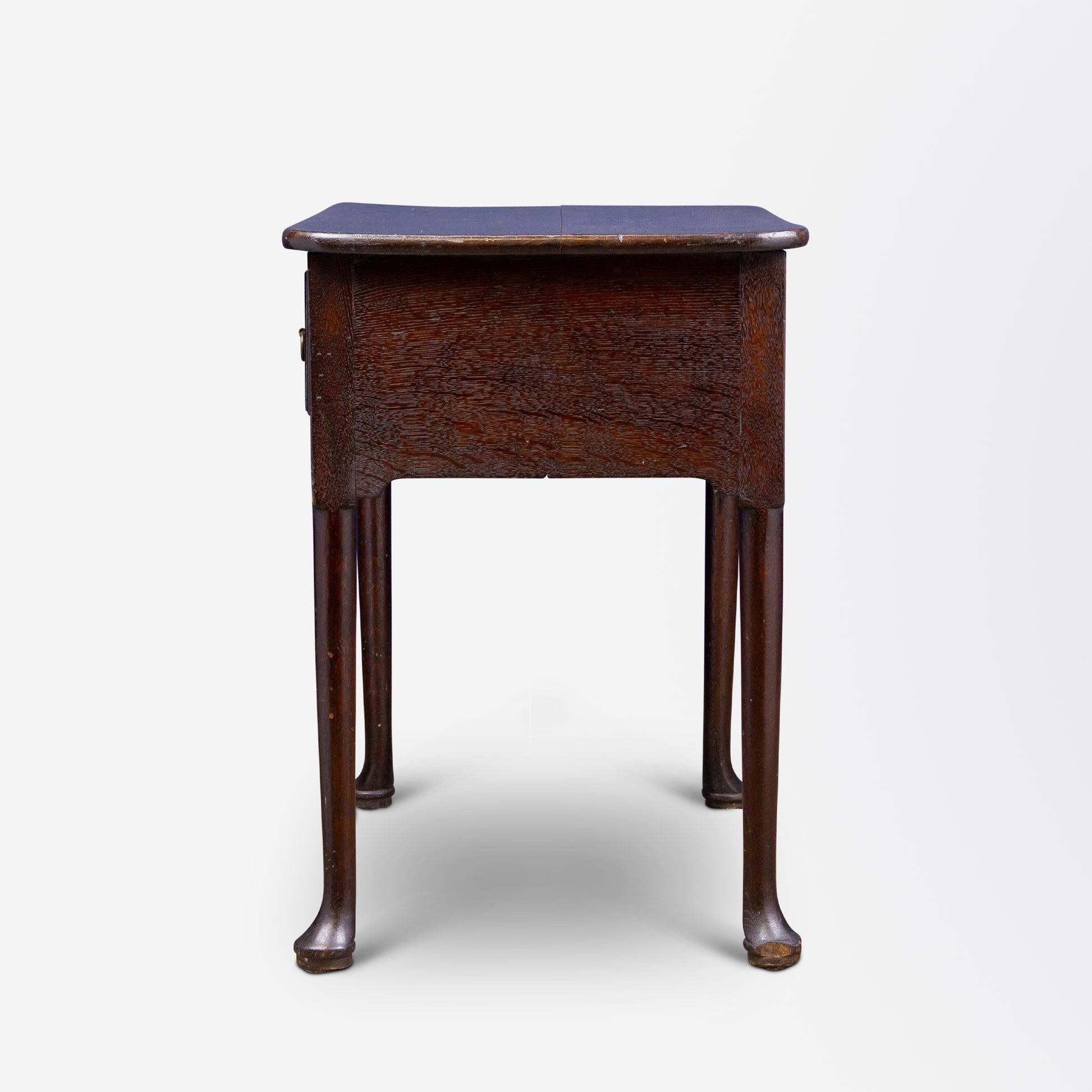 Commode basse George I en chêne avec pieds cabriolet 