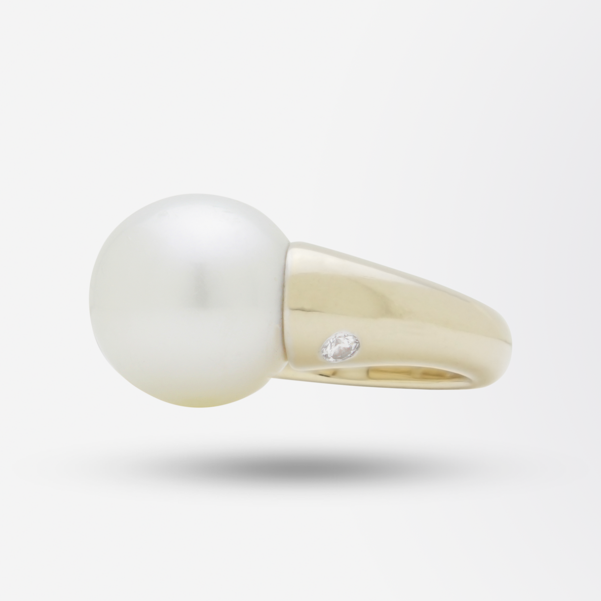 Bague en or jaune 18 carats rhodié, diamant et perle des mers du Sud