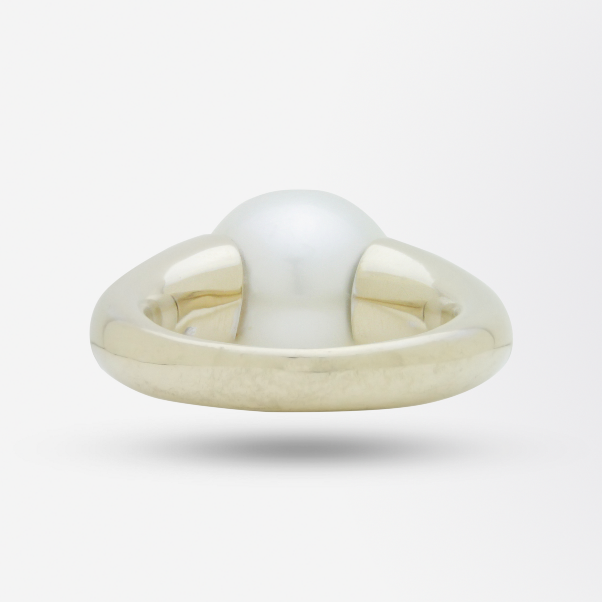 Bague en or jaune 18 carats rhodié, diamant et perle des mers du Sud