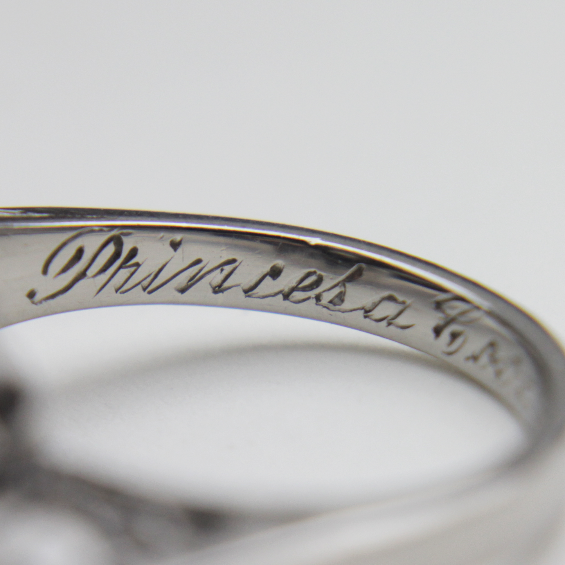 Bague rétro en or blanc 18 carats, perle et diamants