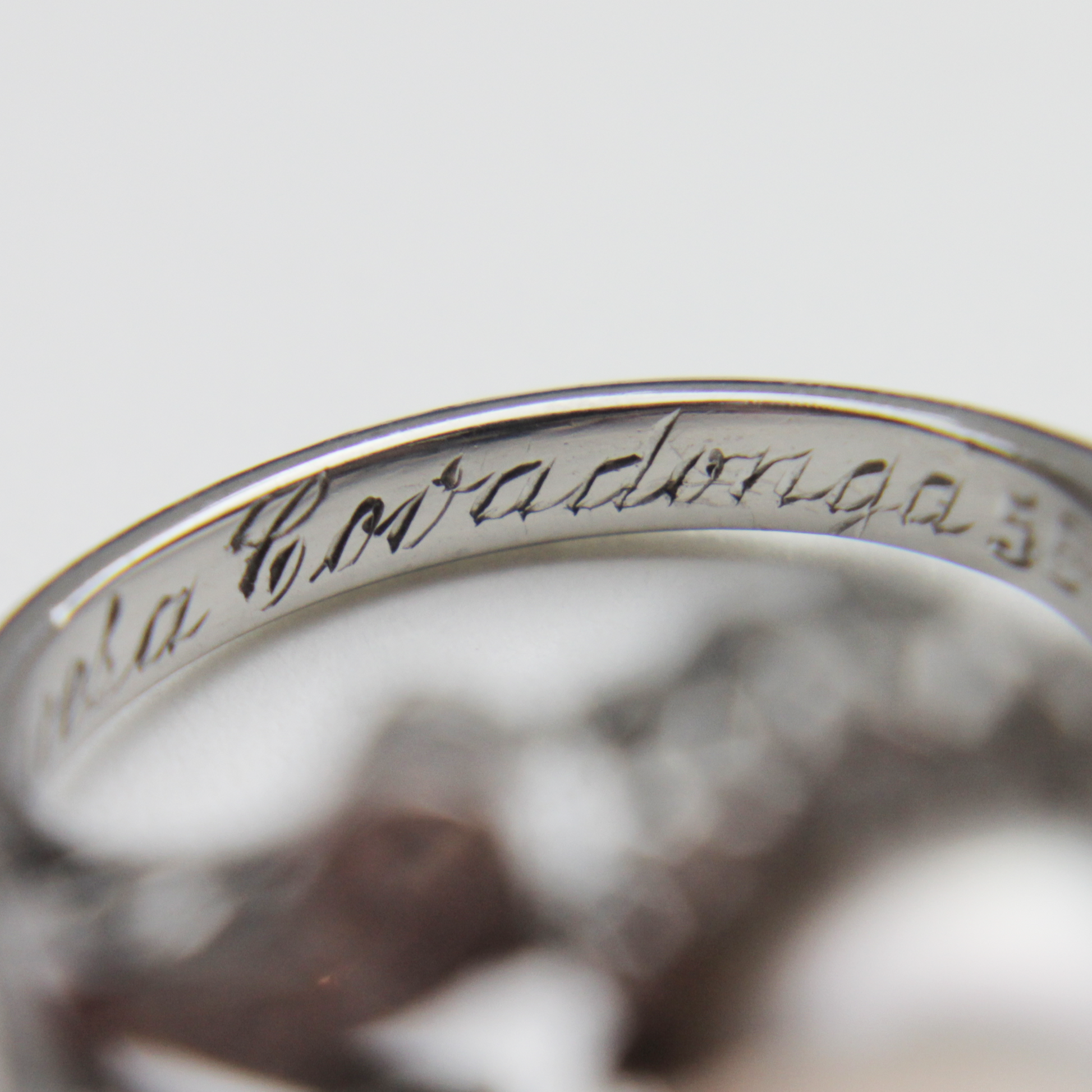 Bague rétro en or blanc 18 carats, perle et diamants