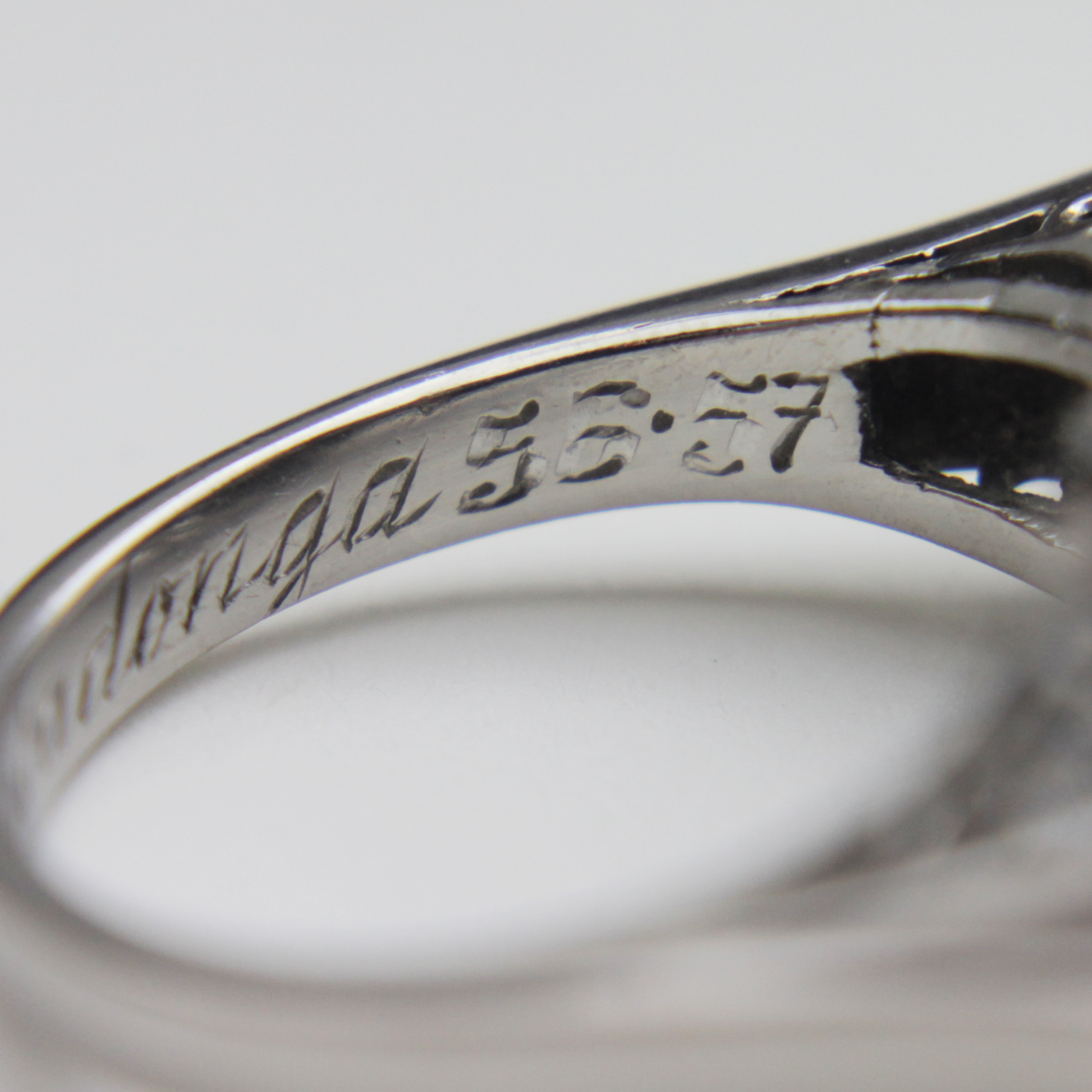 Bague rétro en or blanc 18 carats, perle et diamants