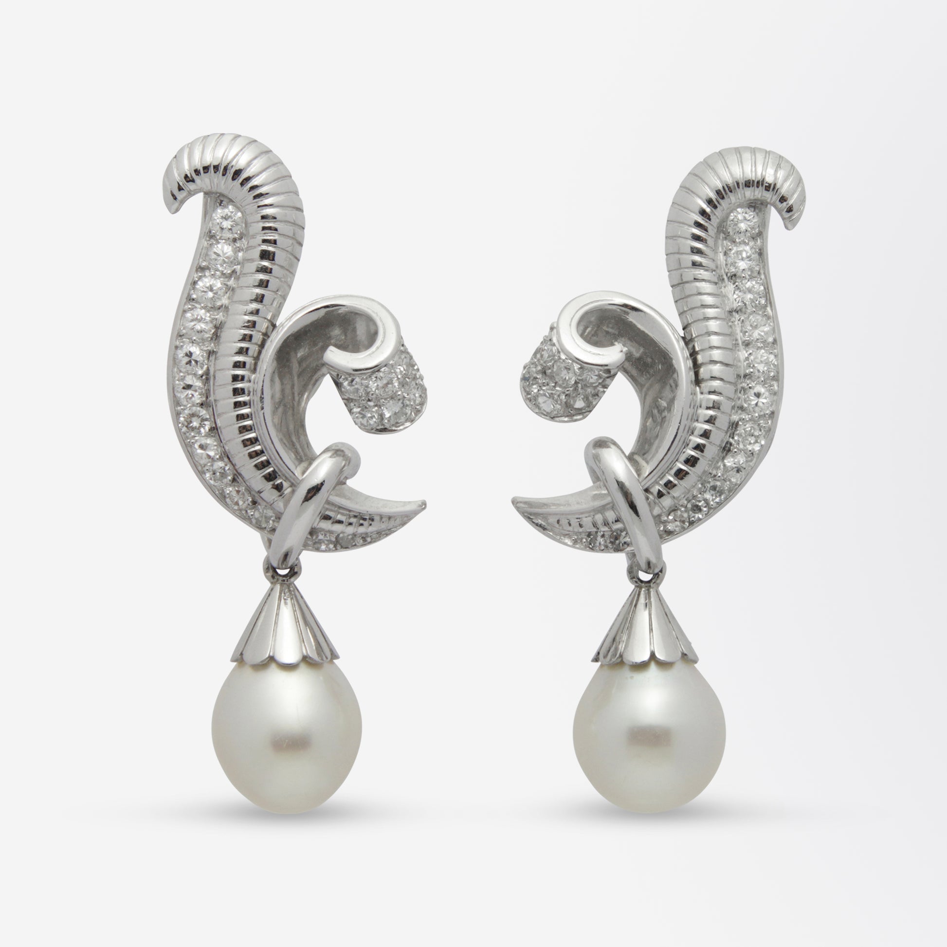 Boucles d'oreilles pendantes en platine, perles et diamants, style rétro français