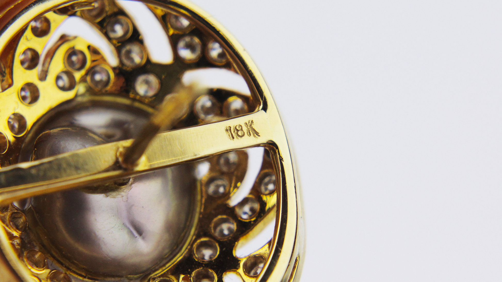 Boucles d'oreilles puces en perles de Tahiti 18 carats et diamants