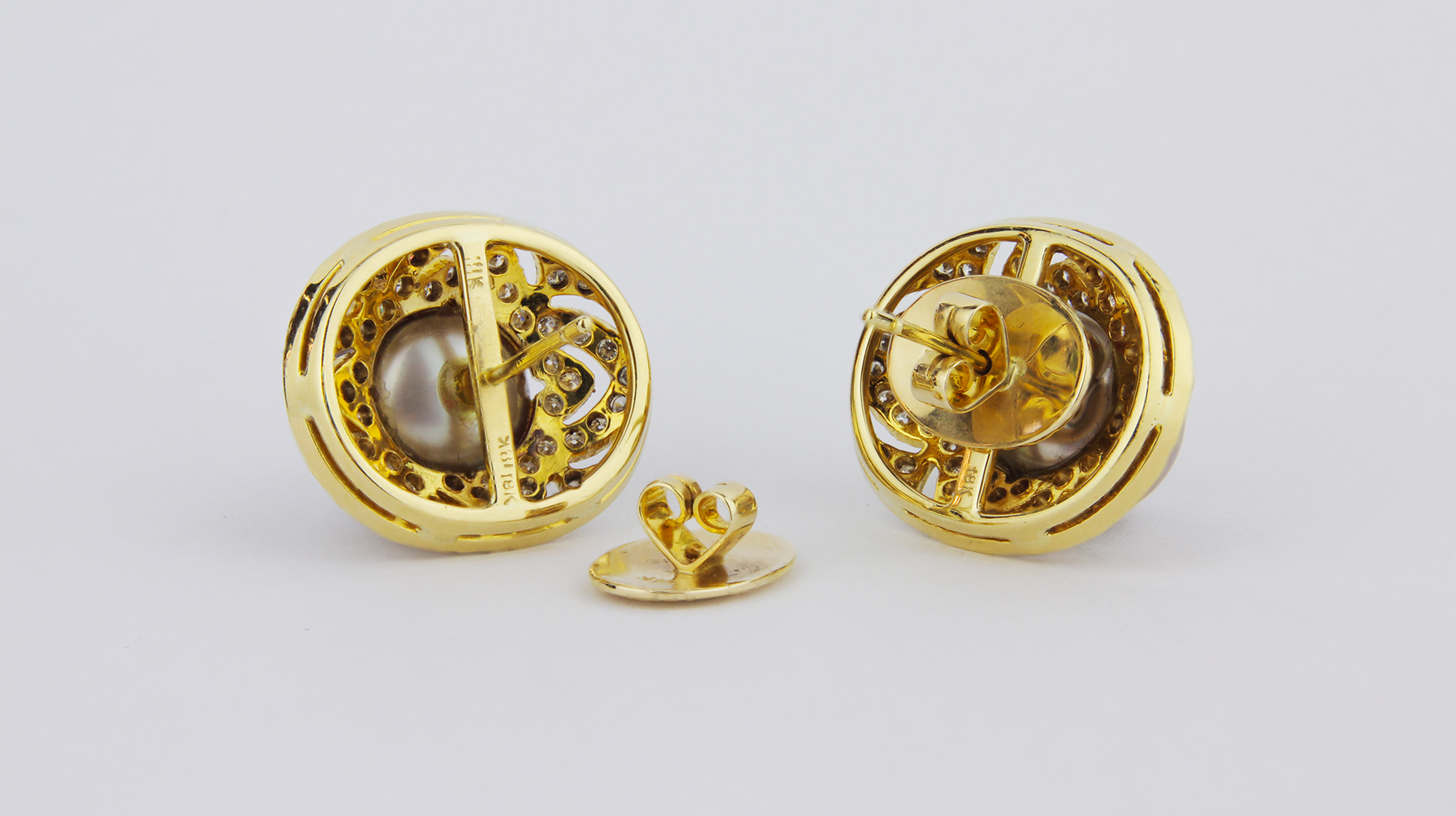 Boucles d'oreilles puces en perles de Tahiti 18 carats et diamants