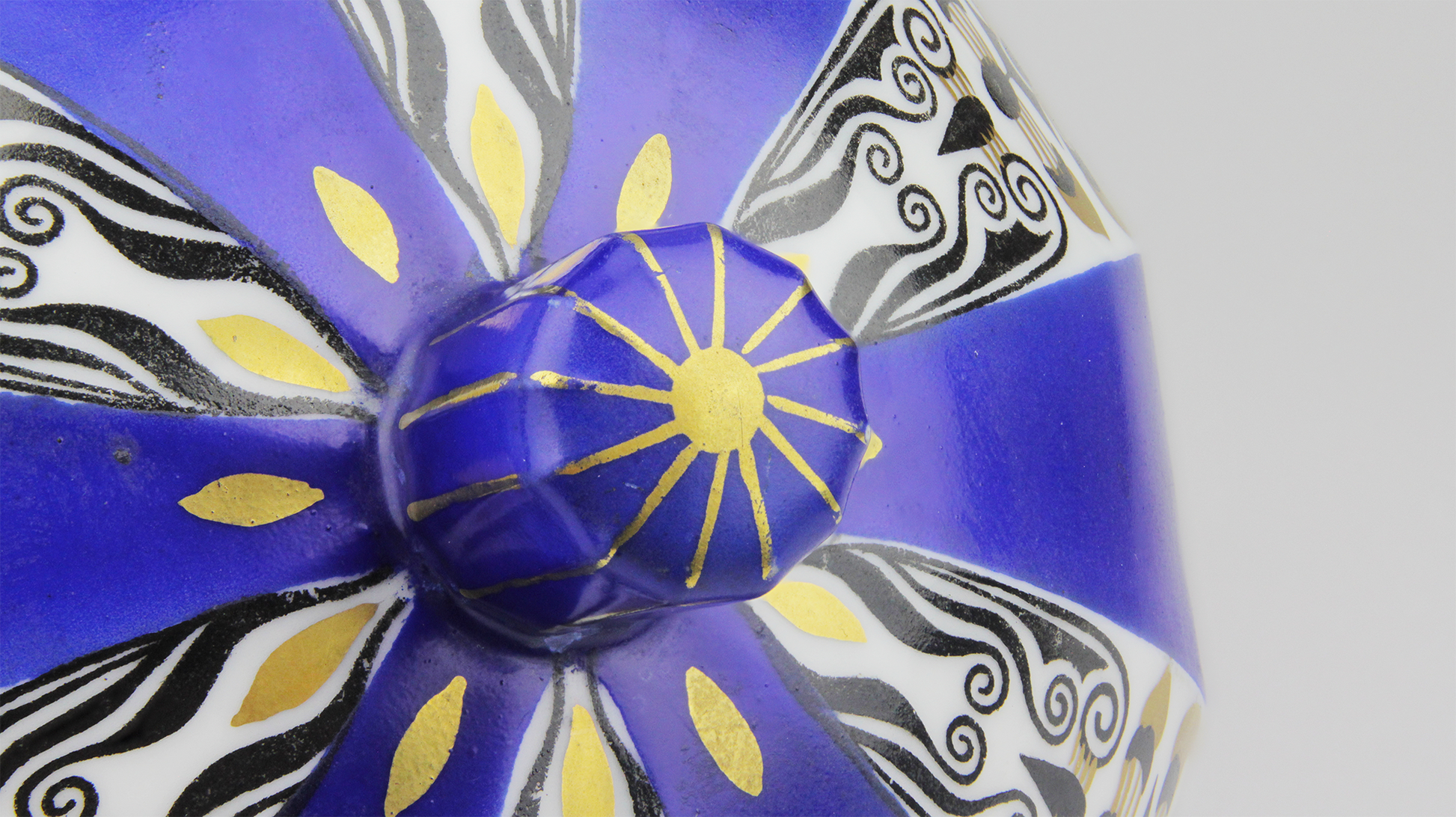 Pot en porcelaine avec couvercle de Fraureuth