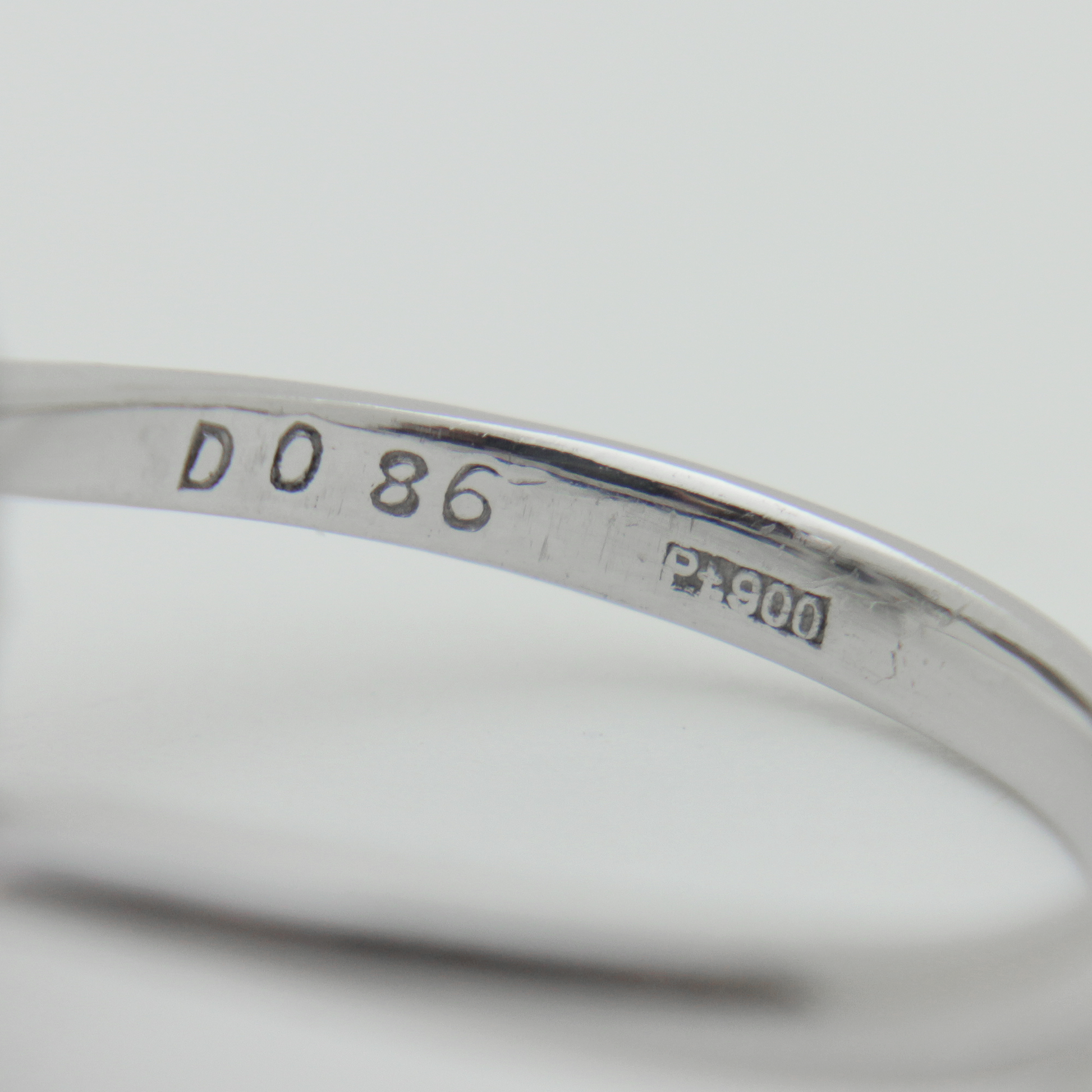 Bague en platine, diamants et saphir du Cambodge