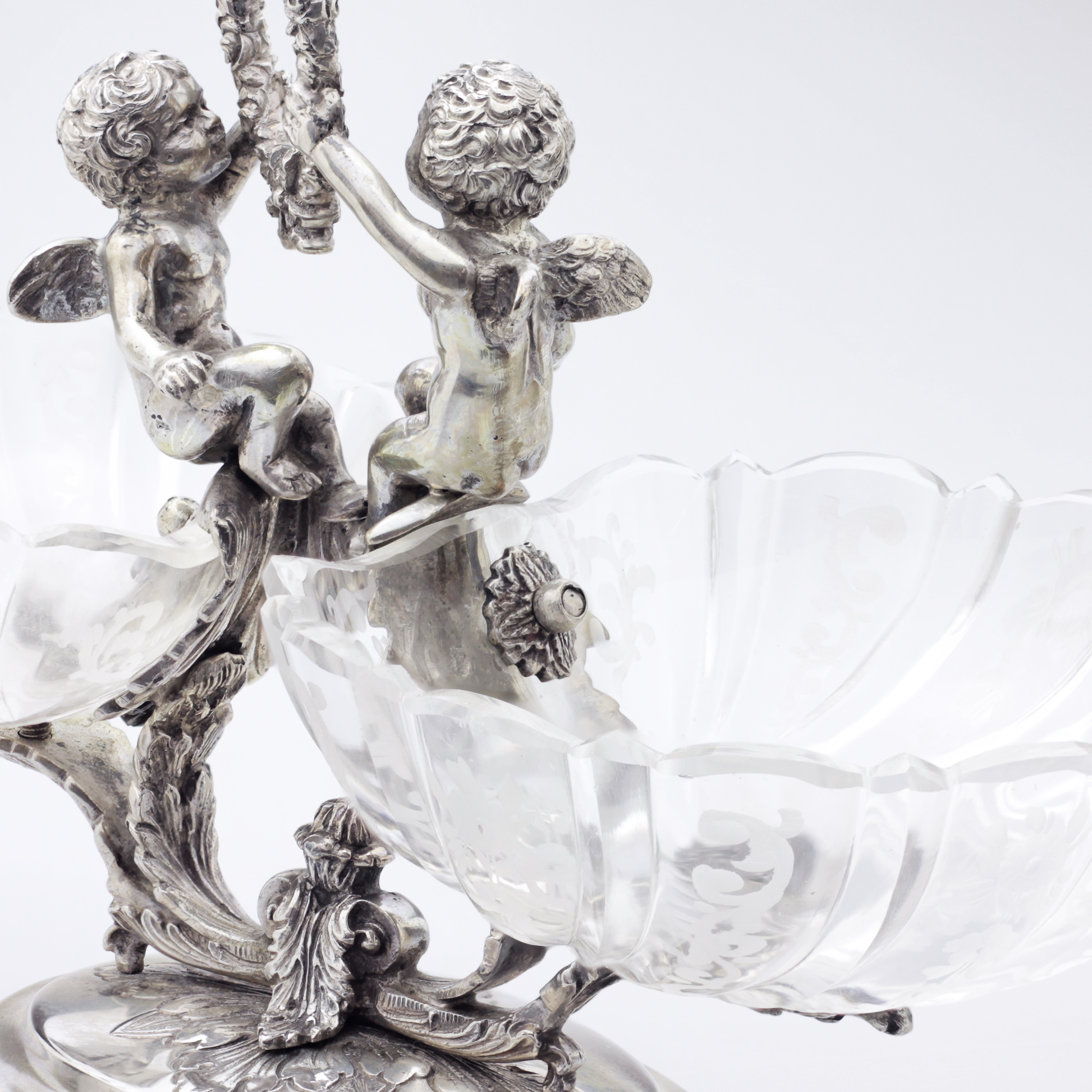 Paire de coupes à confiseries en argent et cristal taillé